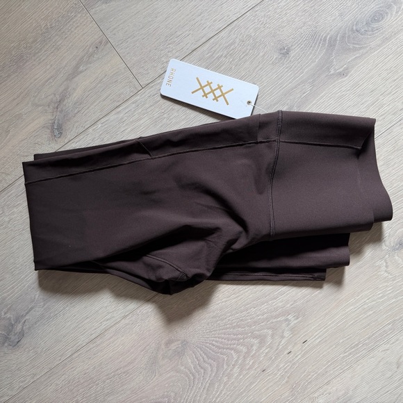 RHONE Pants - NWT RHONE Defy Compression 7/8 Pocket Legging